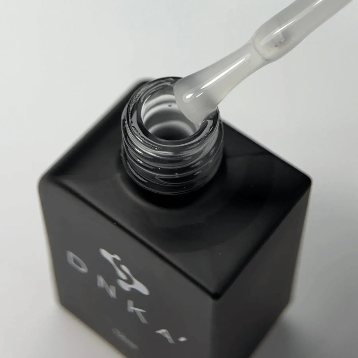 Top Coat DNKa' Matte No Wipe New Formula 12 ml: consistencia con pincel