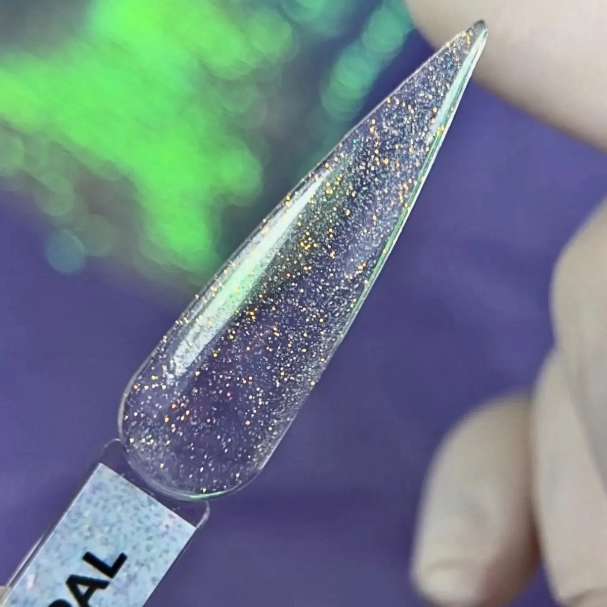 Top Coat DNKa' Opal 12 ml: efecto ópalo sobre uña